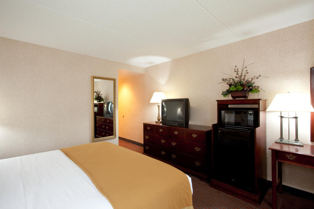 Comfort Inn Newport News-Williamsburg East Номер фото